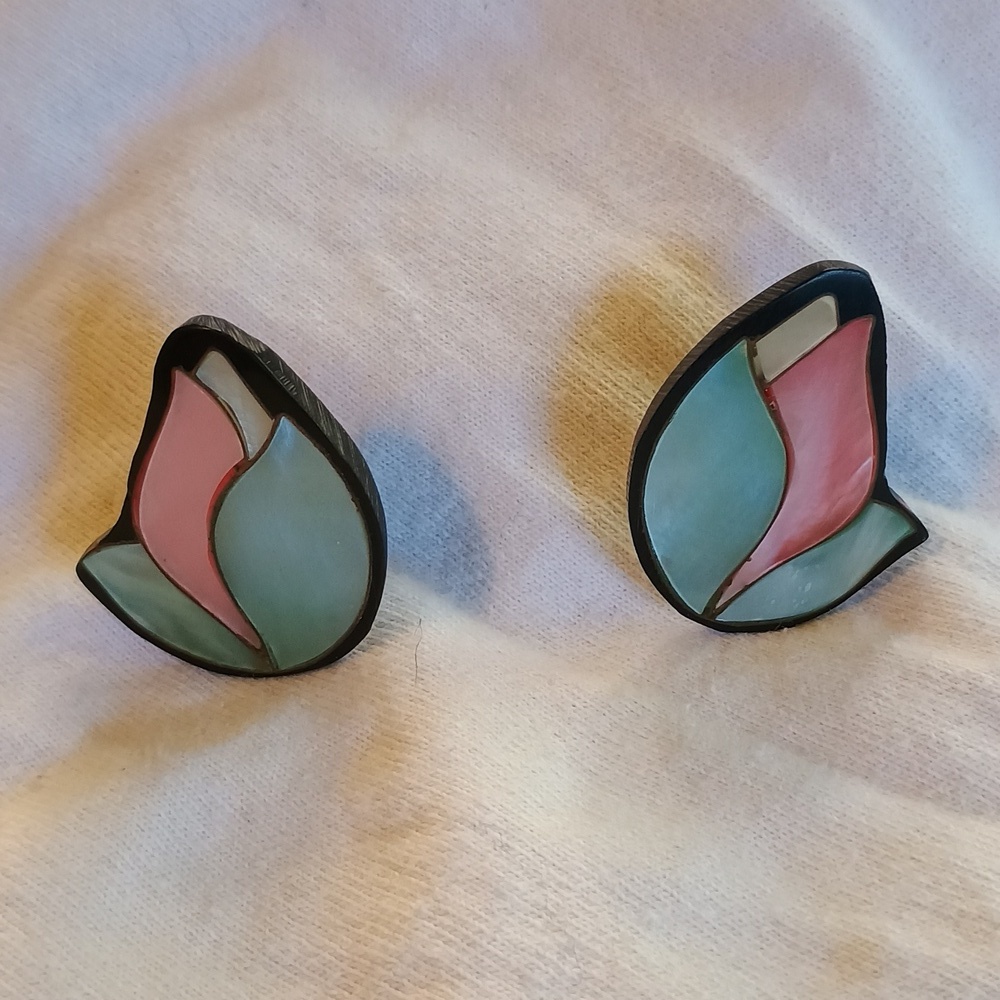 Vintage 1960's mother Of Pearl Beautiful Flower Lotus Earrings